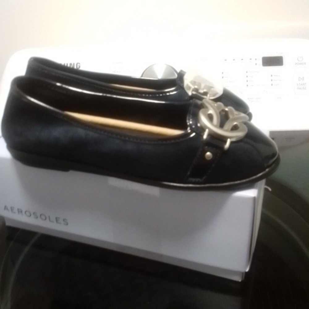 NWT NIB AEROSOLES Naby Flats with Silver Accent